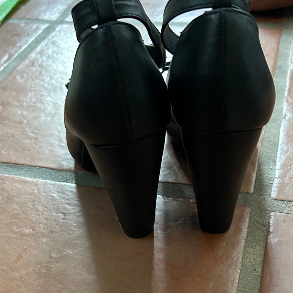 Kimchi Blue Black Platform Heel - Picture 5 of 6
